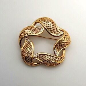 Vtg Gold Tone Star Wreath Brooch Mesh Ribbon Rhinestone Accents Statement 2" Pin